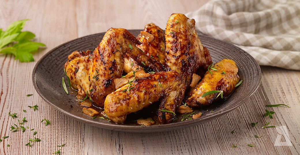 Alitas de pollo con ajillo y hierbas