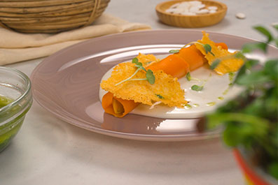 Canelón de calabaza relleno de patata y boloñesa