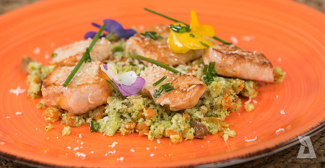 Cuscús de coliflor y brócoli con pavo
