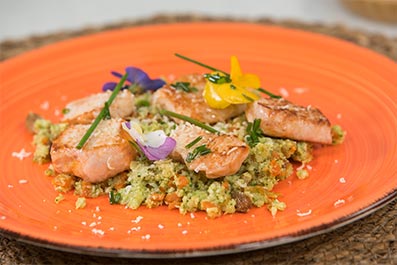 Cuscús de coliflor y brócoli con pavo