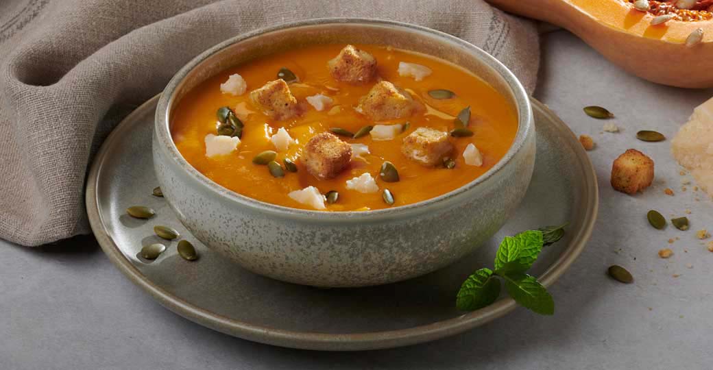 Crema de calabaza, picatostes especiados y queso Grana Padano