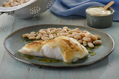 Bacalao con costra de alioli y judías