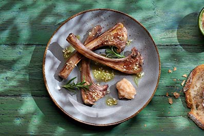 Chuletas de cordero con alioli de membrillo