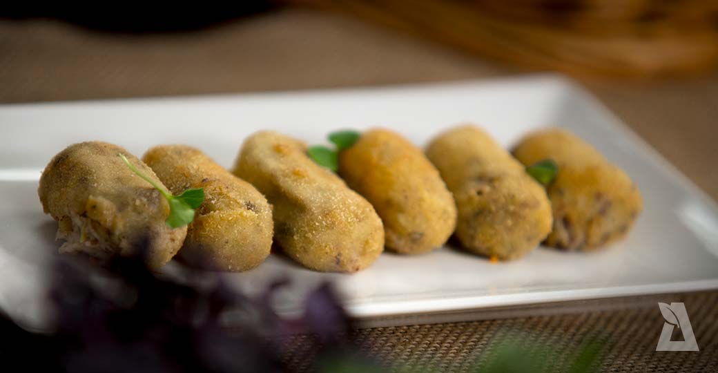 Croquetas de calçots y butifarra negra