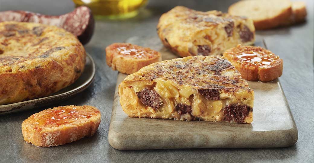Tortilla de butifarra negra y cebolla