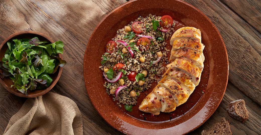 Pechuga de pollo con ensalada de quinoa