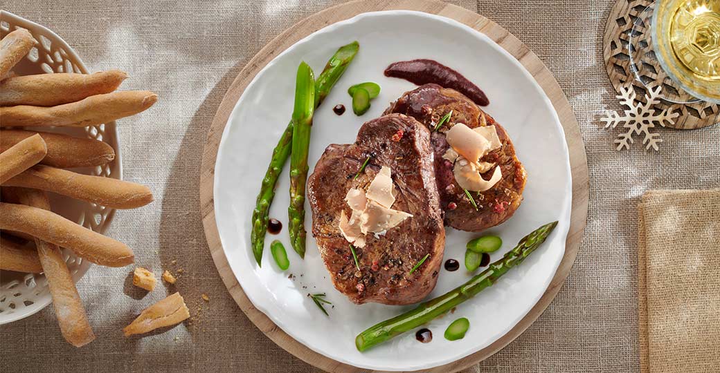 Filete de ternera con foie, salsa Merlot y espárragos verdes agridulces