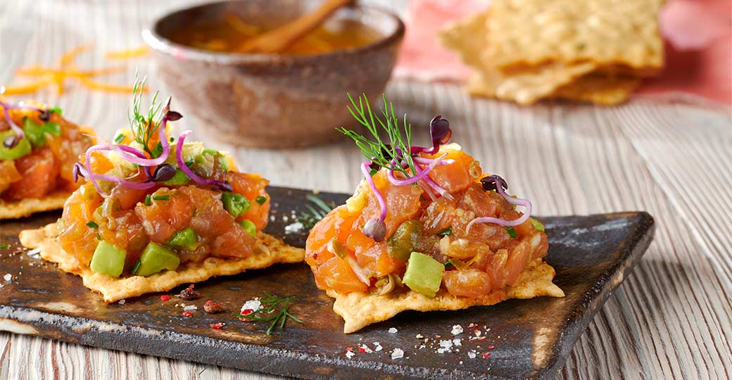 Tartar de salmón fresco y ahumado con aguacate