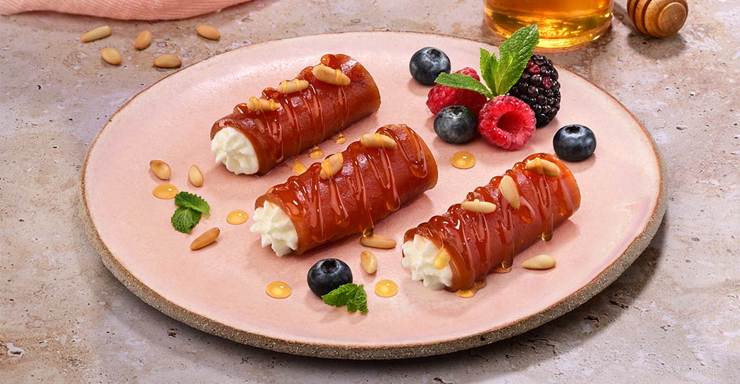 Canelón de membrillo y mousse de requesón