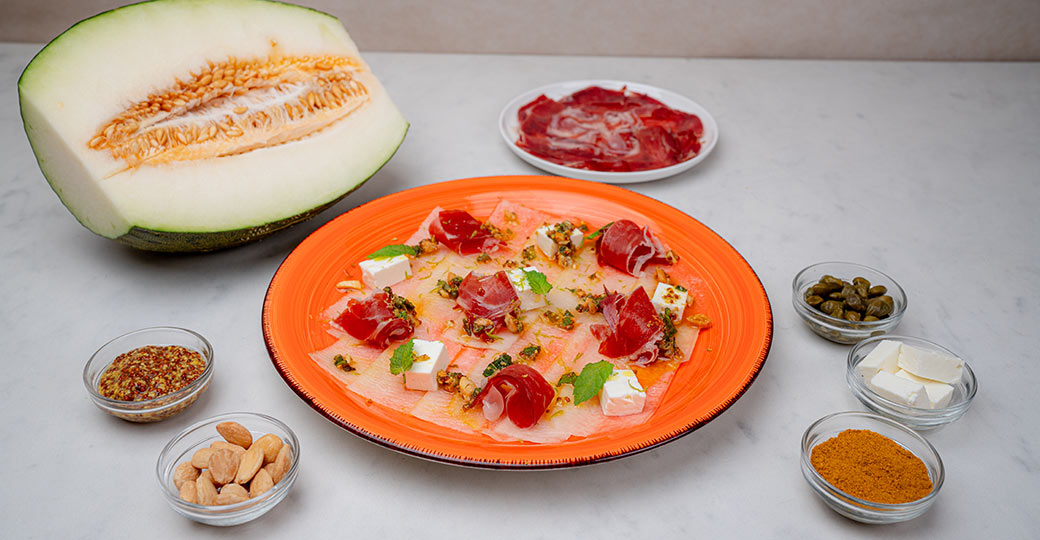 Carpaccio de melón con jamón ibérico y queso feta