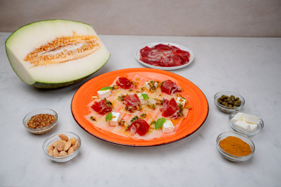 Carpaccio de melón con jamón ibérico y queso feta