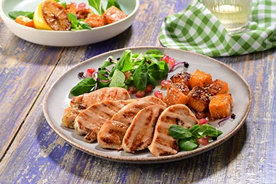 Pechuga de pollo marinado y calabaza al horno con sesamo y soja