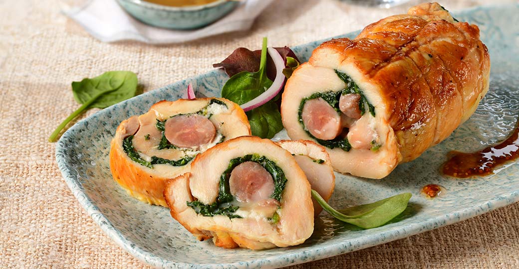 Pit de pollastre farcit d’espinacs, formatge de cabra i salsitxa