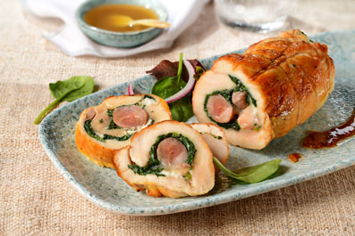 Pit de pollastre farcit d’espinacs, formatge de cabra i salsitxa