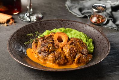 Ossobuco de vedella guisat amb puré de verdures