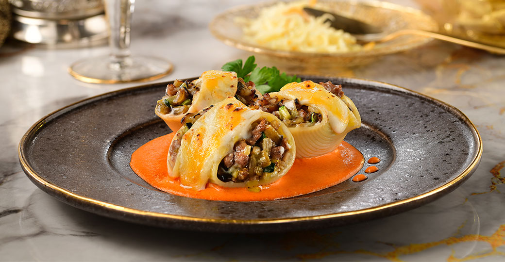 Galets farcits amb crema de pebrots del piquillo