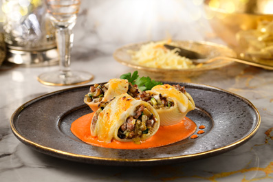 Galets farcits amb crema de pebrots del piquillo