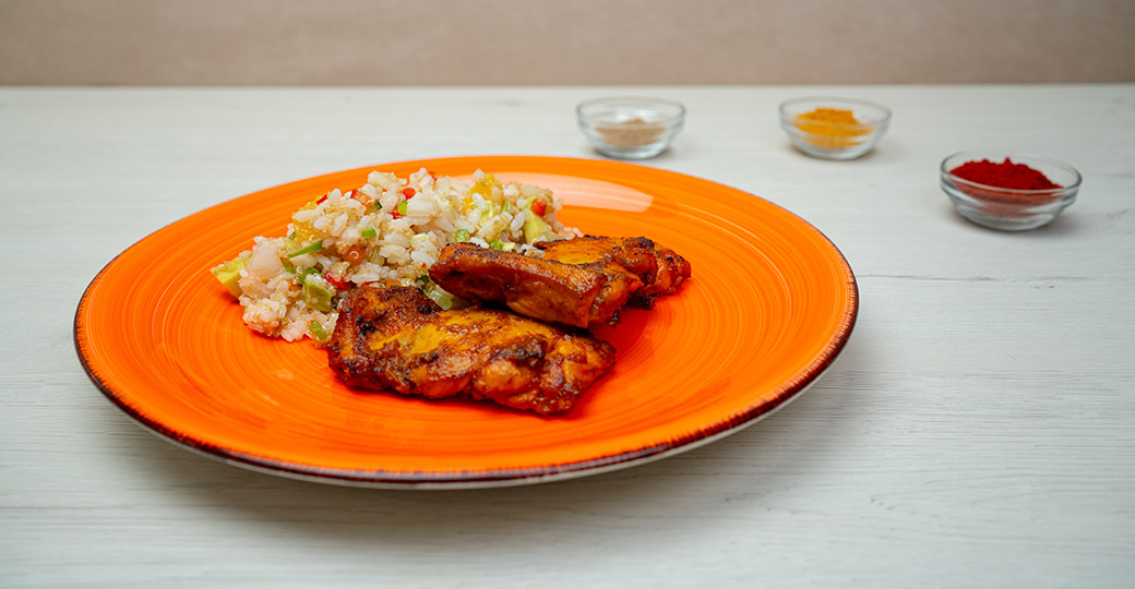 Pollastre marinat a la fregidora d’aire amb amanida d’arròs i quinoa