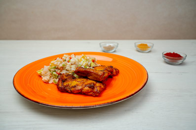 Pollastre marinat a la fregidora d’aire amb amanida d’arròs i quinoa