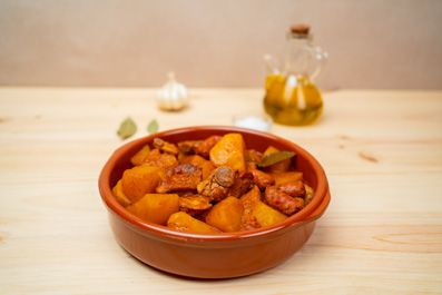 Patatas estofadas con chorizo y costilla de cerdo