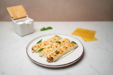 Canelons de galta de porc amb beixamel de foie gras